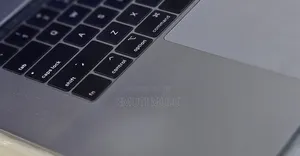 New Laptop Apple MacBook 2018 16GB Intel Core i7 SSD 512GB