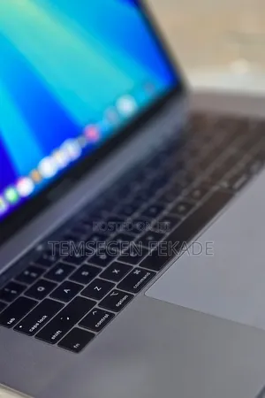 New Laptop Apple MacBook Pro 2018 16GB Intel Core i7 SSD 512GB
