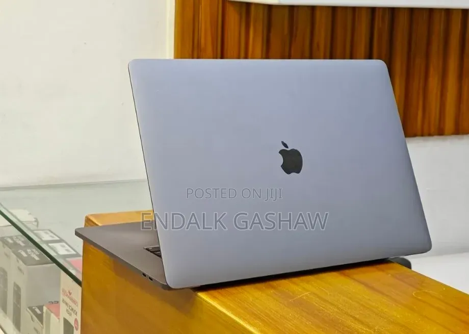 New Laptop Apple MacBook Pro 2018 32GB Intel Core i9 SSD 2T