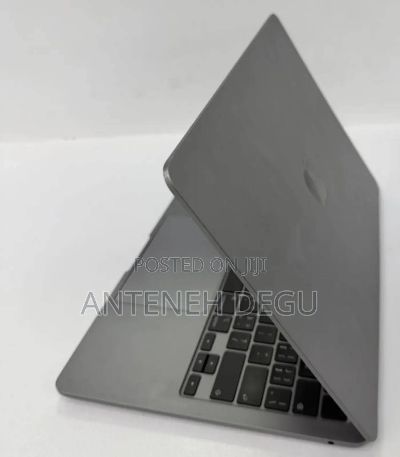 New Laptop Apple MacBook Air 2024 M3 13-inch 16GB Apple M3 SSD 256GB