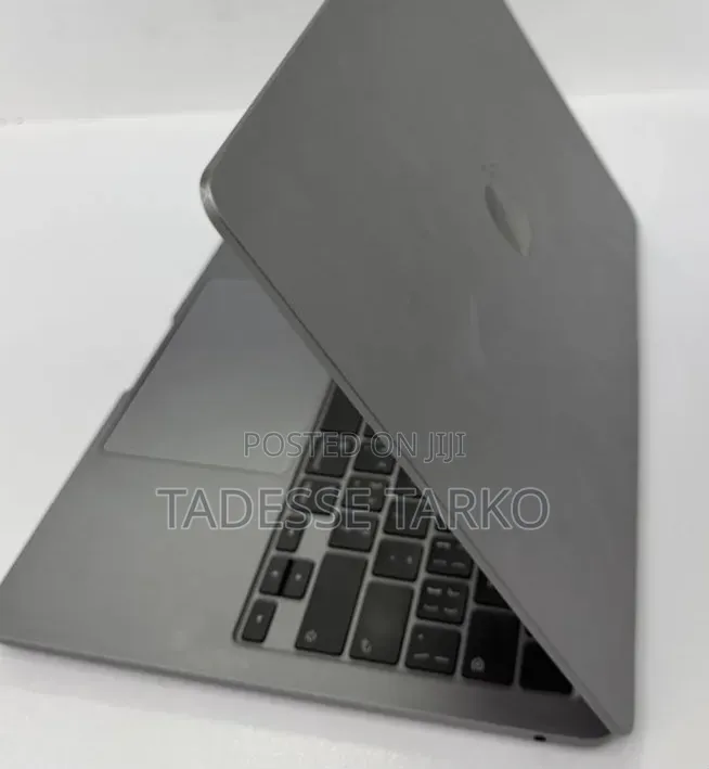 New Laptop Apple MacBook Air 2024 M3 13-inch 16GB Apple M3 SSD 256GB