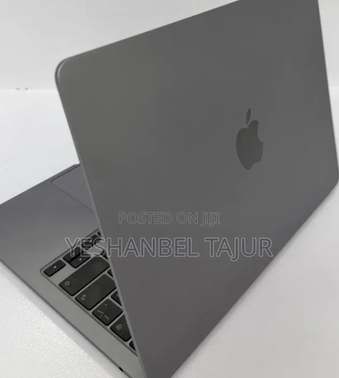 New Laptop Apple MacBook Pro 2022 M2 8GB Apple M2 SSD 256GB