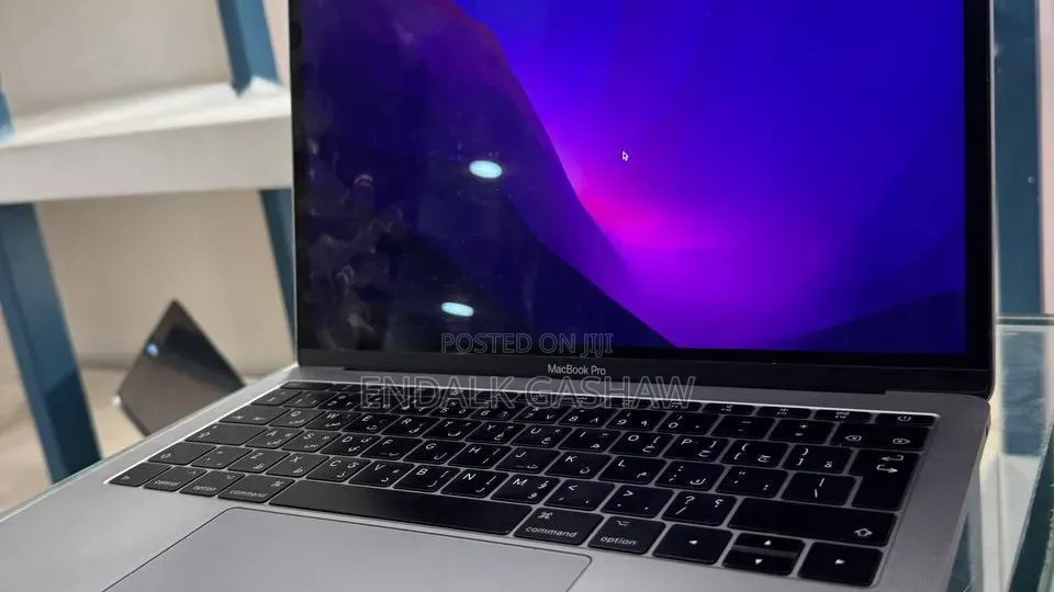 New Laptop Apple MacBook Pro 2017 8GB Intel Core i5 SSD 128GB
