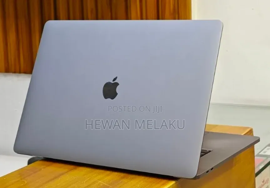 New Laptop Apple MacBook Pro 2018 32GB Intel Core i9 SSD 2T