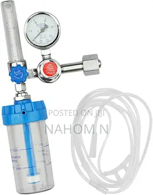 Oxygen Regulator With a Humidifier Bottle