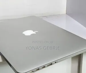 New Laptop Apple MacBook 8GB Intel Core i5 SSD 256GB
