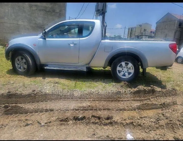 Mitsubishi L200 2007 Silver