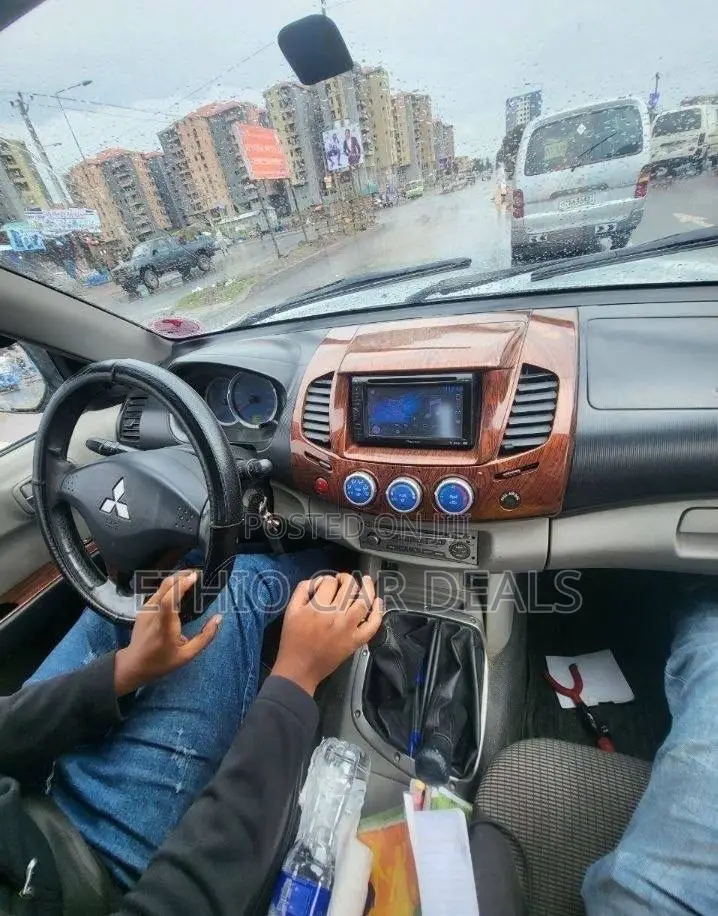 Mitsubishi L200 2007 Silver