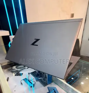 New Laptop HP ZBook Firefly G8 16GB Intel Core i7 SSD 512GB