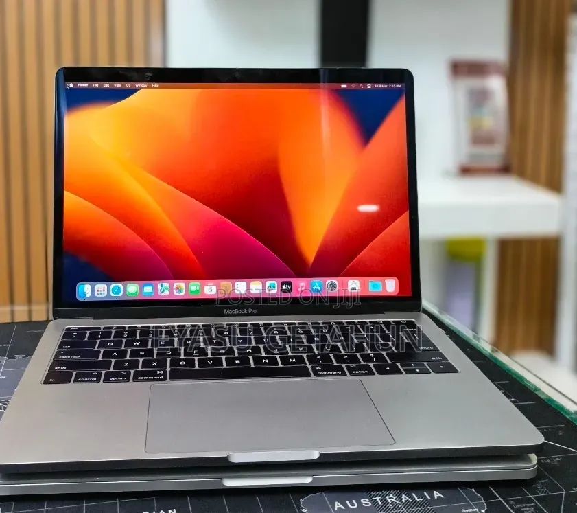 New Laptop Apple MacBook Pro 2017 16GB Intel Core i5 SSD 256GB