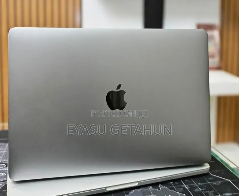 New Laptop Apple MacBook Pro 2017 16GB Intel Core i5 SSD 256GB