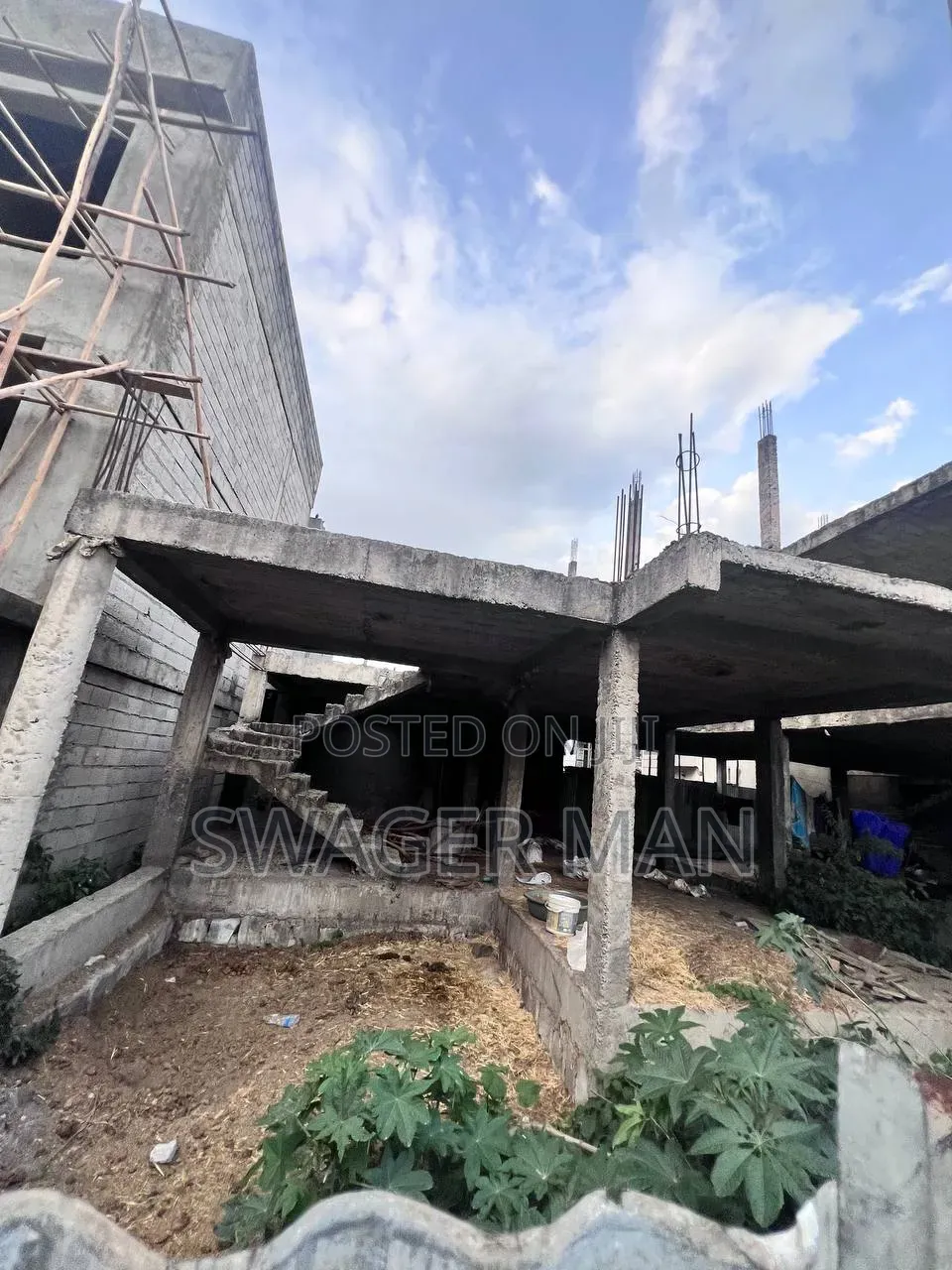 7bdrm Townhouse/Terrace in Ccd Area, Yeka for sale
