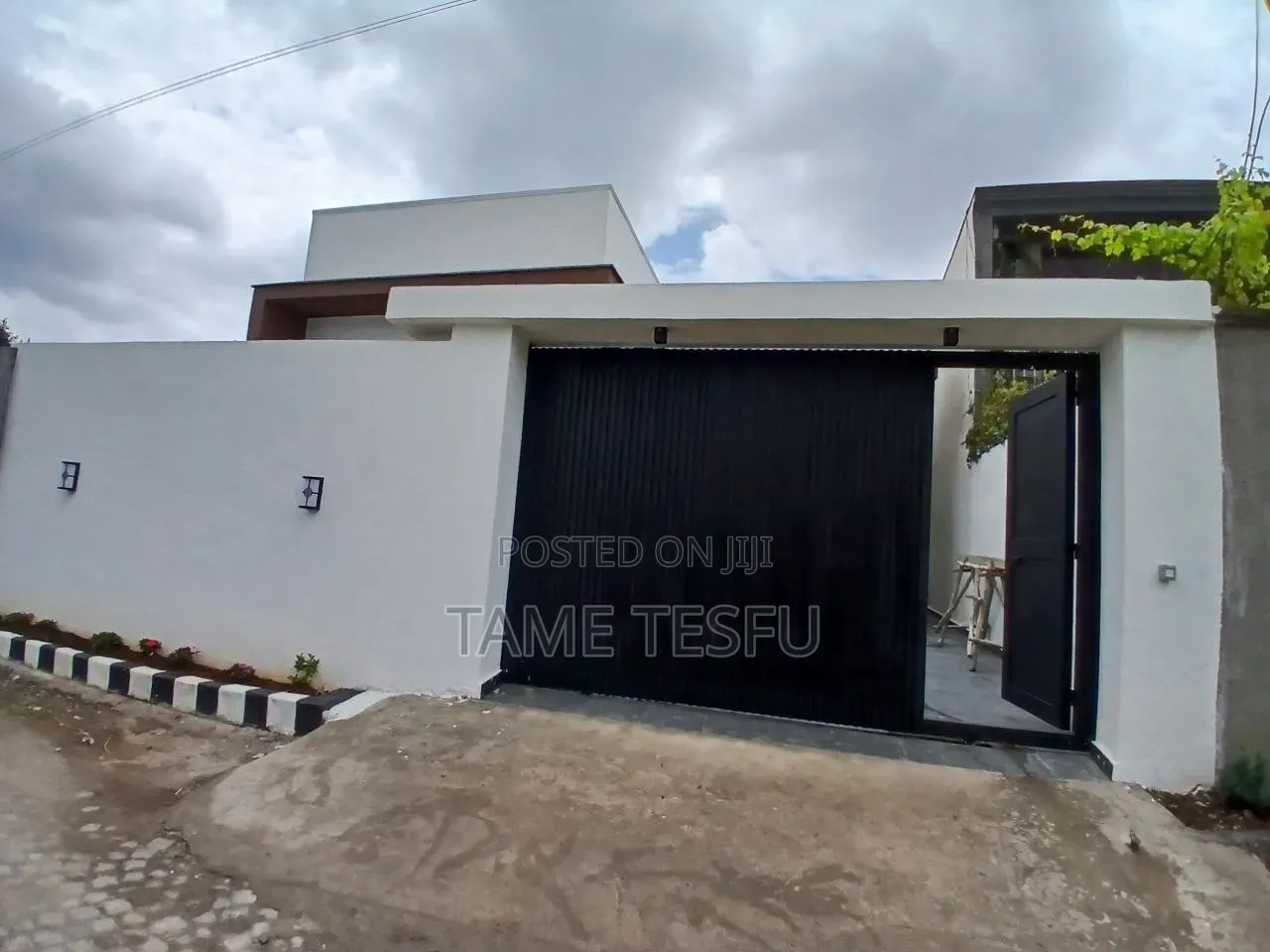 Furnished 3bdrm Villa in ጃክሮስ, Bole for sale