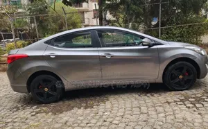 Hyundai Avante 2012