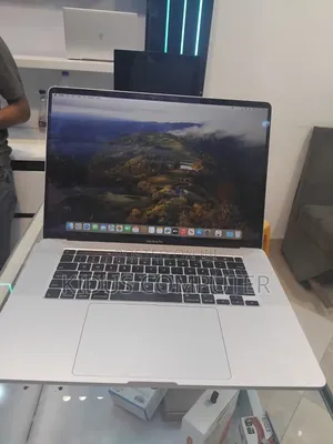 New Laptop Apple MacBook Pro 2019 16GB Intel Core i7 SSD 512GB