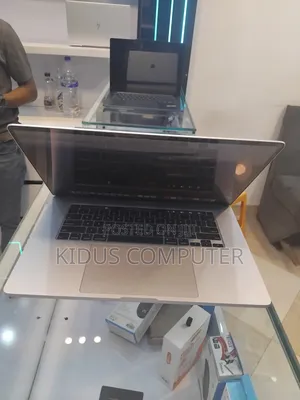 New Laptop Apple MacBook Pro 2019 16GB Intel Core i7 SSD 512GB