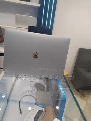 New Laptop Apple MacBook Pro 2019 16GB Intel Core i7 SSD 512GB