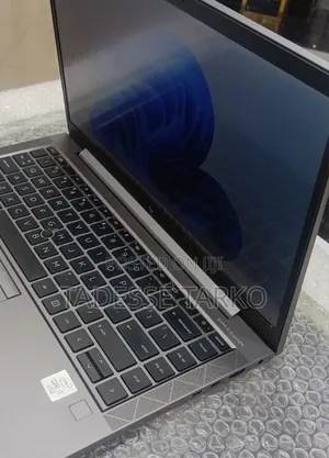 New Laptop HP ZBook Firefly 14 G7 16GB Intel Core i7 SSD 512GB
