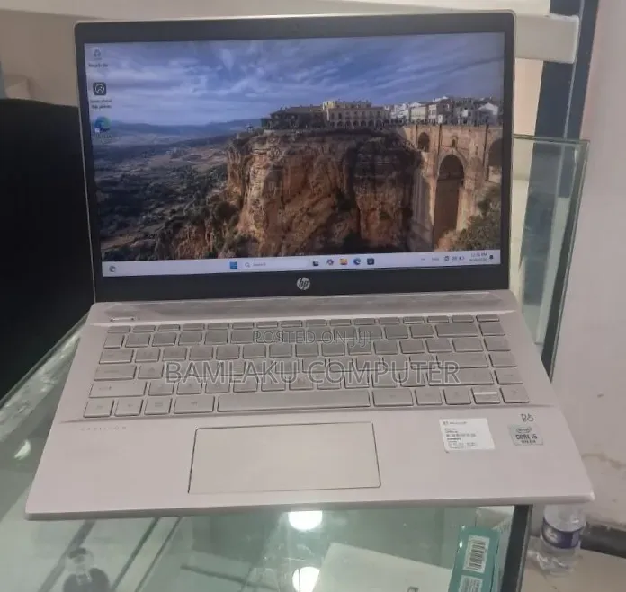 New Laptop HP Pavilion 15 8GB Intel Core i5 SSD 512GB