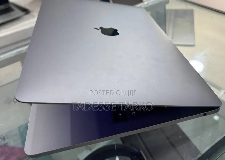 New Laptop Apple MacBook Pro 2017 8GB Intel Core i5 SSD 128GB