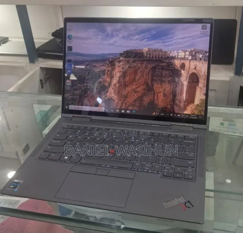 New Laptop Lenovo Yoga 7i 16GB Intel Core i7 SSD 512GB