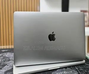 New Laptop Apple MacBook Pro 2017 16GB Intel Core i5 SSD 256GB