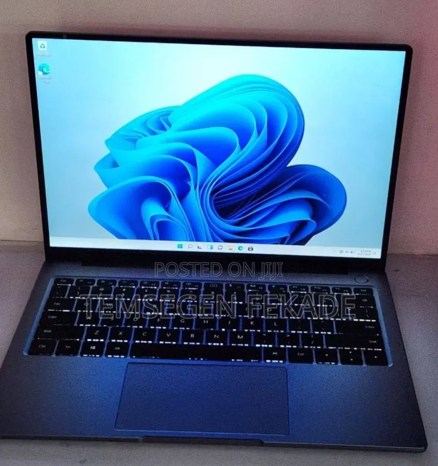 New Laptop Huawei MateBook 13 WRT-W19E 16GB Intel Core i7 SSD 512GB