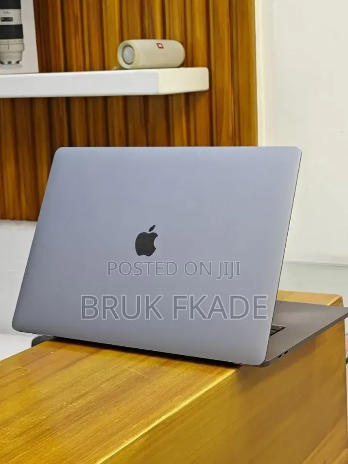 New Laptop Apple MacBook 2018 32GB Intel Core i9 SSD 2T