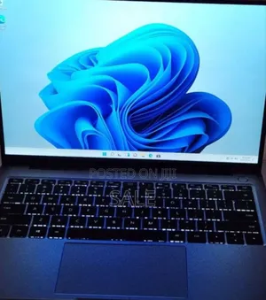 New Laptop Huawei MateBook 13 WRT-W19E 16GB Intel Core i7 SSD 512GB