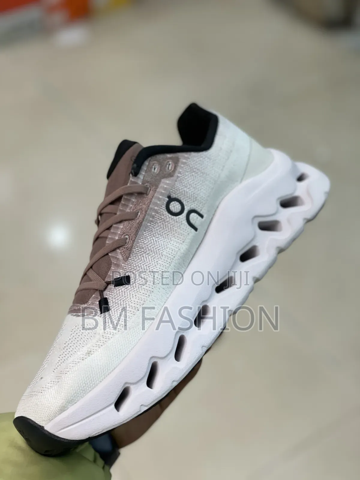 On Cloud "Sand/White