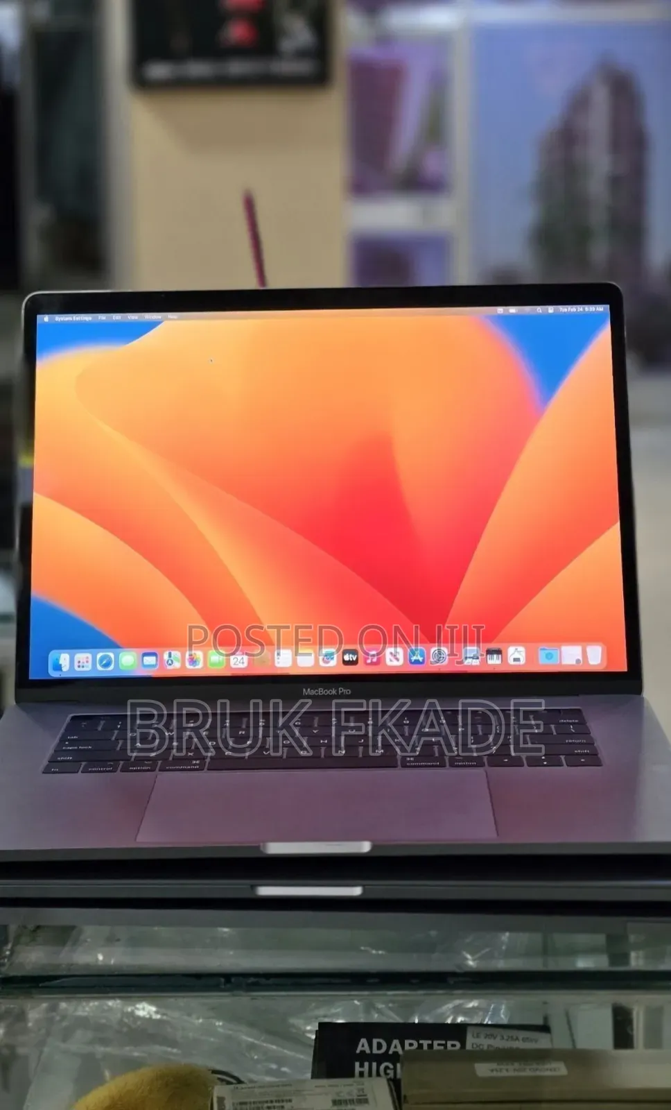 New Laptop Apple MacBook Pro 2017 16GB Intel Core i7 SSD 512GB