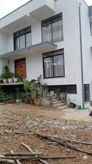 9bdrm House in Yeka for sale