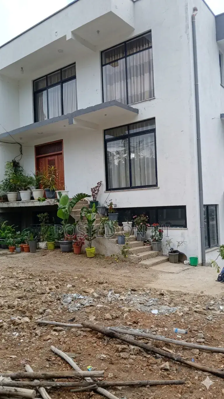 9bdrm House in Yeka for sale