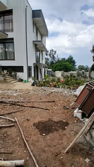 9bdrm House in Yeka for sale