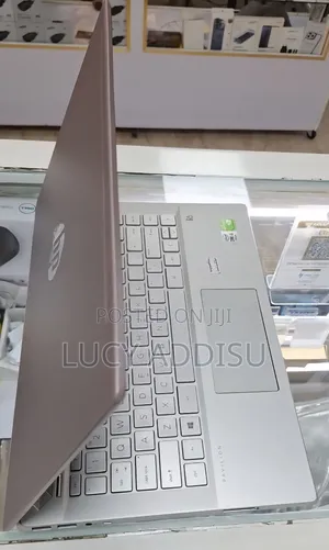 New Laptop HP Pavilion 15 8GB Intel Core i5 SSD 512GB