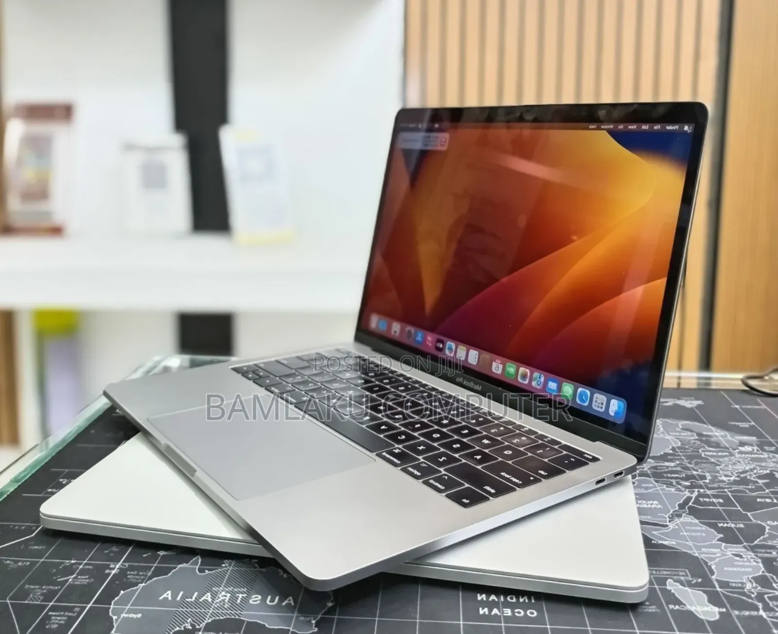 New Laptop Apple MacBook Pro 2017 16GB Intel Core i5 SSD 256GB