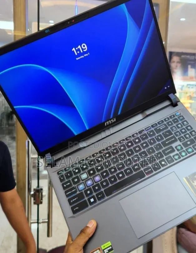 New Laptop MSI Pulse GL66 16GB AMD Ryzen 9 SSD 1T