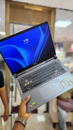 New Laptop MSI Vector 16 HX AI A2XWIG 16GB AMD Ryzen 9 SSD 1T