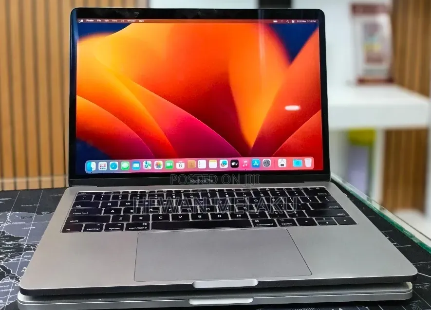 New Laptop Apple MacBook Pro 2017 16GB Intel Core i5 SSD 256GB