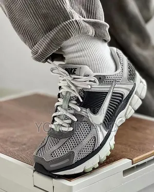 Nike Zoom Vomero 5 Cobblestone "Flat Pewter"Unisex Fashion Sneaker