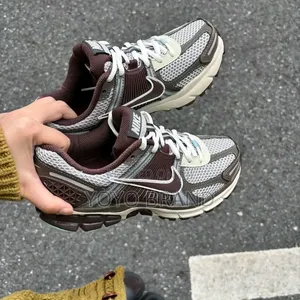 Nike Zoom Vomero 5 Earth Fossil Unisex Fashion Sneaker