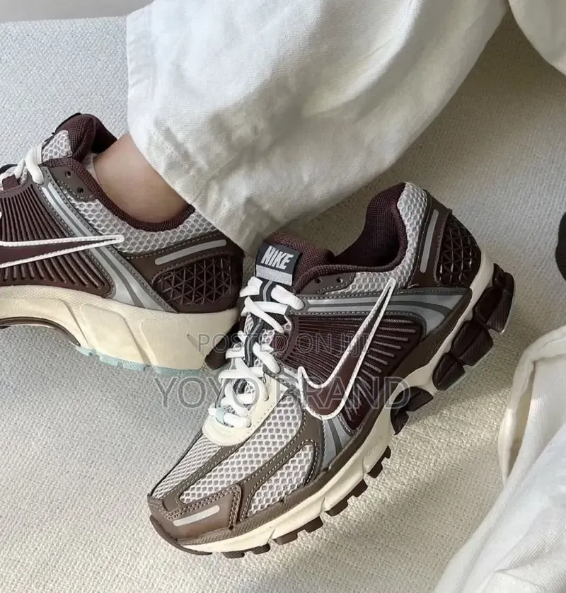 Nike Zoom Vomero 5 Earth Fossil Unisex Fashion Sneaker