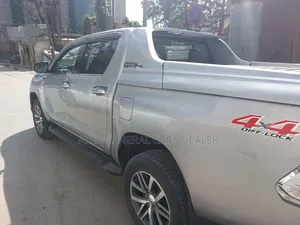 Toyota Hilux 2018 Silver