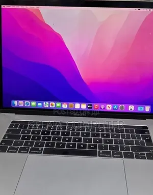 New Laptop Apple MacBook Pro 2017 16GB Intel Core i7 SSD 512GB