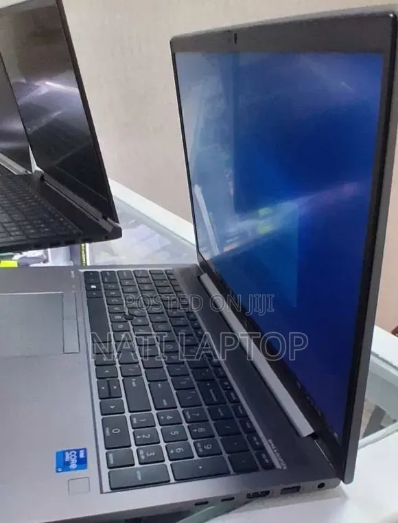 New Laptop HP ZBook Firefly G8 16GB Intel Core i7 SSD 512GB