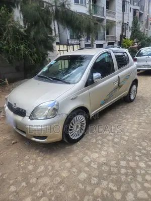 Toyota Vitz 2004 Silver