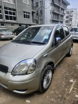 Toyota Vitz 2004 Silver