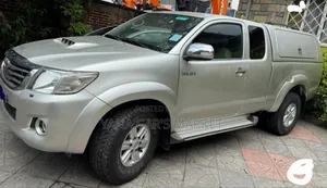 Toyota Hilux 2013 Silver