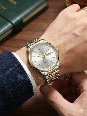 Poedagar Quartz Wristwatch Featuring a Two-Tone Silver