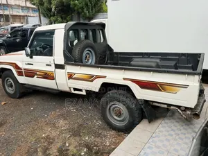 Toyota Land Cruiser 2009 White
